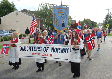 2015-Solveig-31-in-Parade.gif